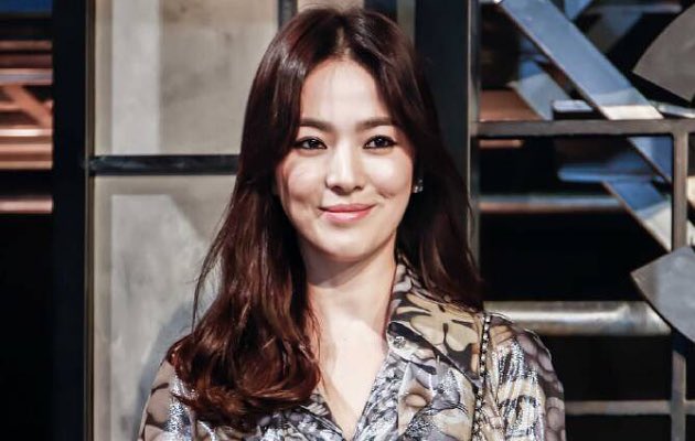 Penuhi Keinginan Fans, Song Hye Kyo Pamer Selfie Cantik di Penuhi Keinginan Fans, Song Hye Kyo Pamer Selfie Cantik di