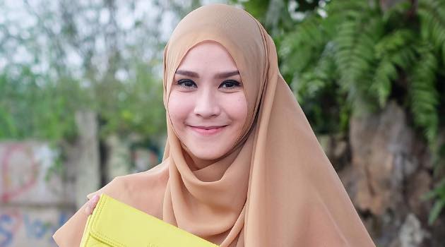 Oki Setiana Dewi Dihujat, Zaskia Adya Mecca Beri Dukungan
