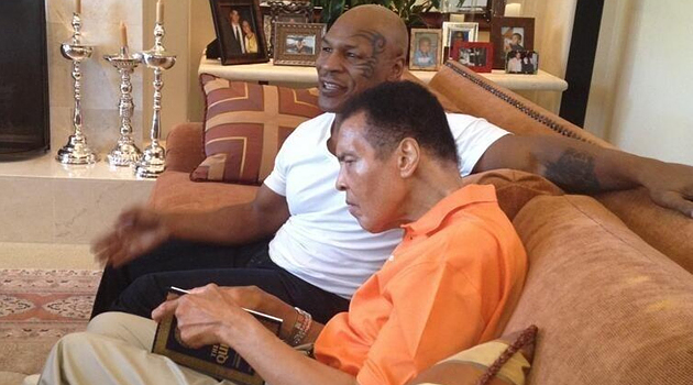 Turut Berduka, Mike Tyson Unggah Foto Bareng Muhammad Ali