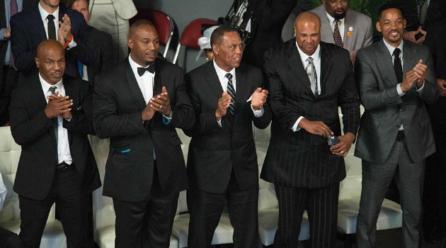 Mike Tyson Hingga Aktor Will Smith Jadi Pengusung Jenazah Muhammad Ali