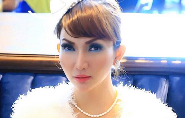 Tangan Kiri Melepuh dan Keluar Asap, Roro Fitria Mengaku 'Dikerjai' Orang
