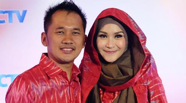 Hanung 'Reuni' Bareng Mantan Istri, Netter Puji Zaskia Adya Mecca
