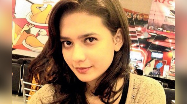 Cantik Berhijab, Mayang Yudittia Sukses Curi Perhatian ...