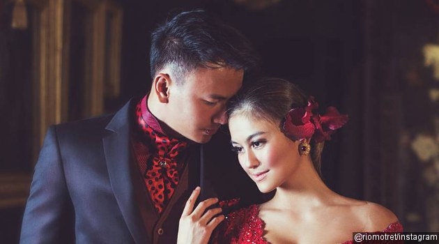 Pamer Foto 'PreWedding', Belahan Dada Agnes Monica