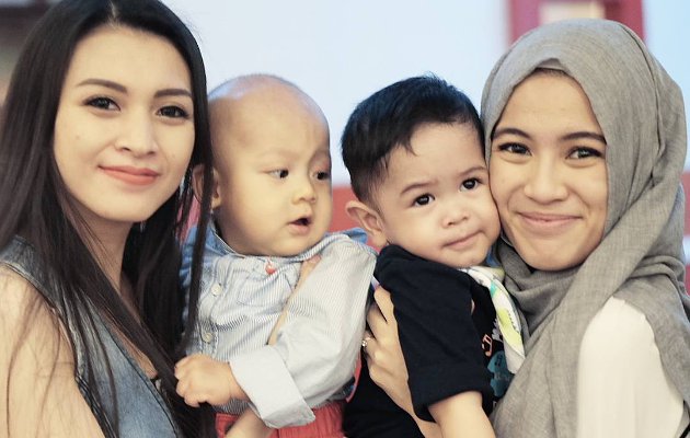 Mama Muda Dan Cantik Donita Bagi Resep Cepat Langsing Bareng Alyssa Soebandono Mama Muda Dan Cantik Donita Bagi Resep Cepat Langsing Bareng Alyssa Soebandono
