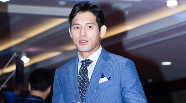 Biasa Ganteng, Wajah Oh Ji Ho Berdarah-Darah di Foto Adegan 'Showdown'