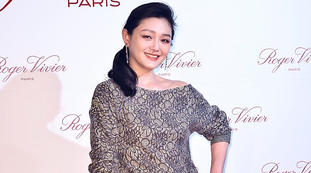 Nyalon Bareng Anak dan Suami, Barbie Hsu Makin Cantik Mempesona