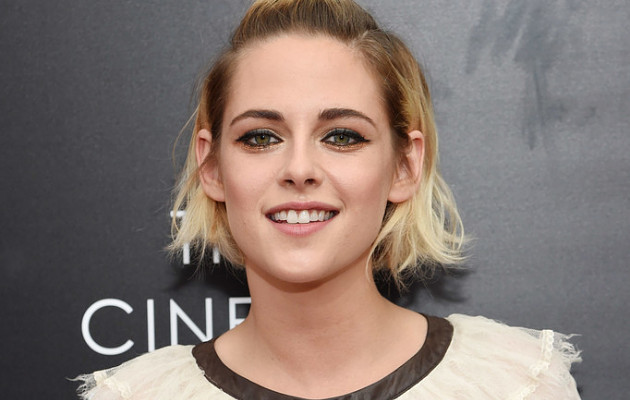  Gaya  Rambut  Baru Kristen Stewart Pamer Belahan Dada di 