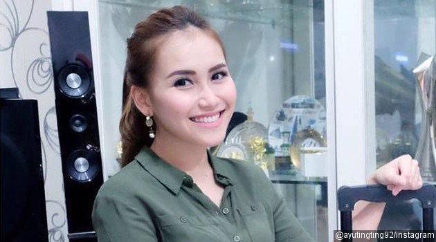 Ayu Ting Ting Pamer Foto Berhijab dan Bergaya Rocker Seksi 