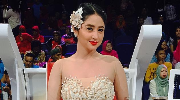 Foto Porno Tiba Tiba Muncul Di Instagram Dewi Persik Curigai Orang Ini