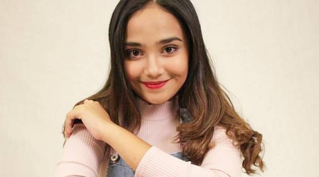 Naik Motor Gede, Syifa Hadju Pamer Jadi Putri Duyung Pink 