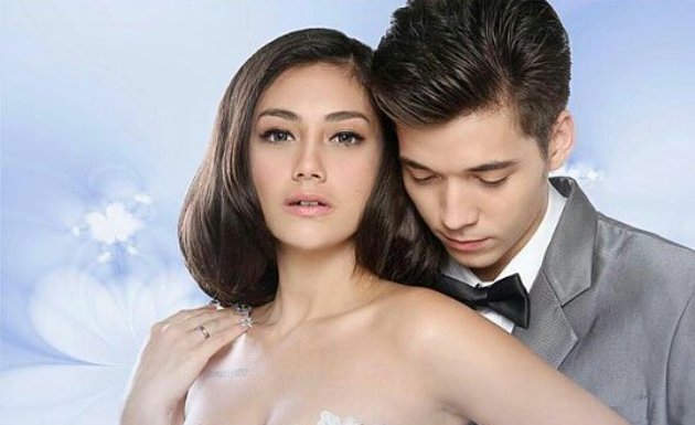 Foto Bareng Keluarga, Stefan William Pede Kecup Mesra ...
