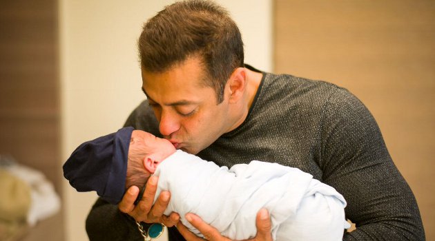 Rayakan Hari Anak India, Salman Khan Posting Foto Menggemaskan
