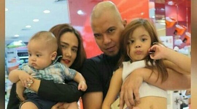 Ahmad Dhani dan Mulan Jameela Tukar Wajah Netter Seram Ahmad Dhani dan Mulan Jameela Tukar Wajah Netter Seram