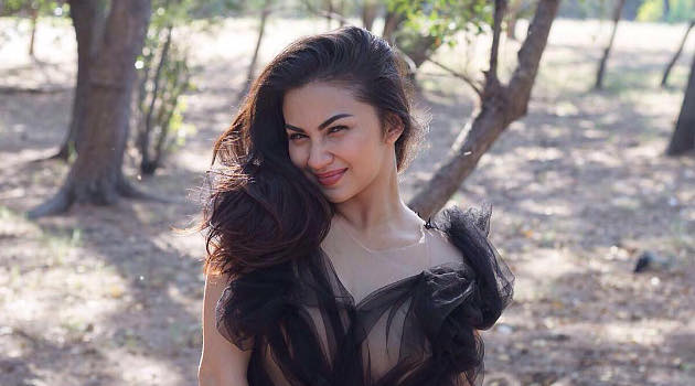 Pamer Foto Topless Unyu, Ariel Tatum Kunci Kolom Komentar