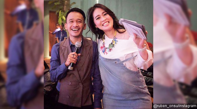 Foto Bareng Ruben Onsu dan Pamer Perut Besar, Gracia Indri 