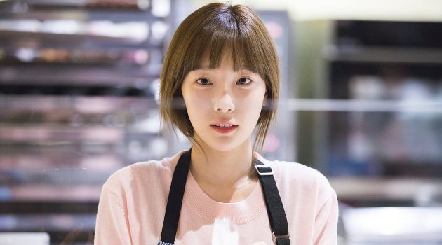 Tae Yeon SNSD Dandan Menor dan Polos di Hari yang Sama, Cantik Mana?