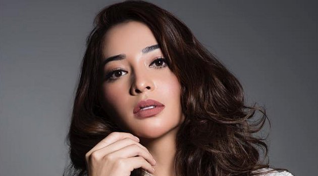 Anak Bos Taksi Nyandar di Dada Nikita Willy, Ini Sindiran Netizen