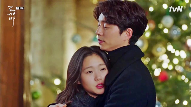 Kim Go Eun Akhirnya Cabut Pedang Gong Yoo di 'Goblin 