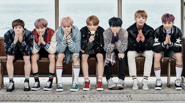 Dihadiri BTS, Girangnya Jungkook Pose Bareng V cs di Upacara Kelulusan