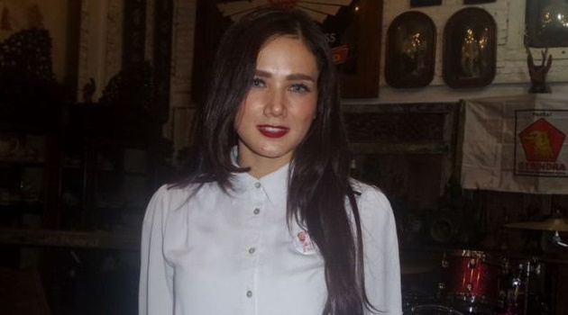 Cantik Mirip Olla Ramlan, Penampilan Mulan Saat Jenguk 