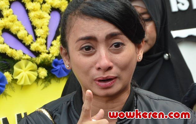 Sambil Menangis, Febri Khey Ungkap Firasat Buruk Soal Penyakit Renita Sukardi