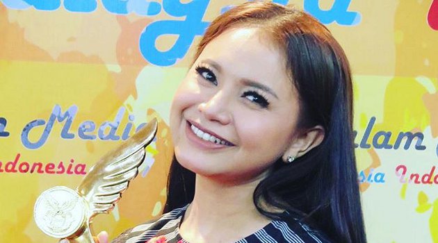 Gelar Konser Spesial, Rossa Akan Kenakan Kostum Seberat 15 Kg