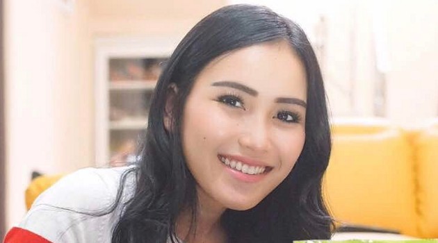 Curi Perhatian Ini Kata Dokter Soal Infus Pink Yang Dipakai Ayu Ting Ting Saat Sakit