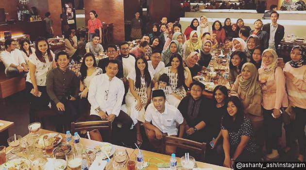 Ajak Puluhan ART Ikut Buka Puasa di Restoran, Ashanty Ajak Puluhan ART Ikut Buka Puasa di Restoran, Ashanty