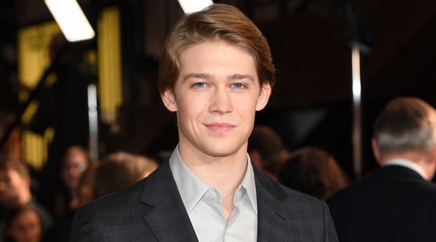 Kekasih Taylor Swift, Joe Alwyn Siap Taklukan Hati Ratu Elizabeth