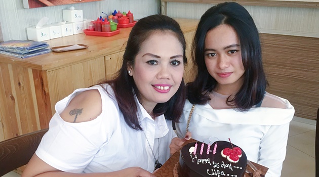 Ely Sugigi dan putrinya, Elfi Damayanti