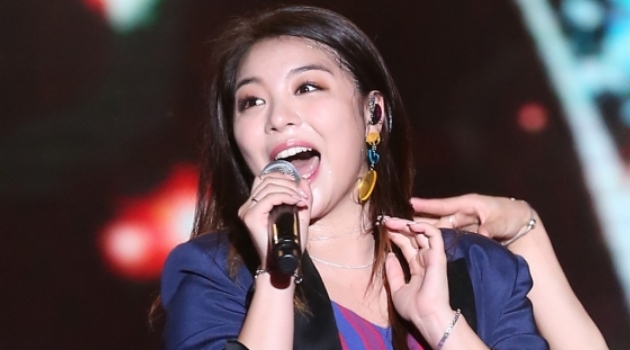Tampil di Panggung, Paha Besar dan Tebal Ailee Jadi Sorotan Netter