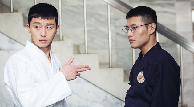 Makin Diminati Penonton, 'Midnight Runners' Park Seo Joon Kalahkan 'VIP' Lee Jong Suk