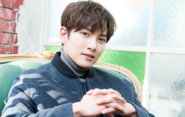Bikin Kangen, Ji Chang Wook Umbar Senyum Manis di Pemotretan Ini