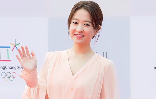 Berani Pakai Sepatu Hak Tinggi di SDA, Park Bo Young Abaikan Peringatan Dokter?
