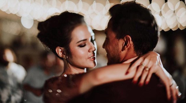Cantik Berhias Bunga, Kue Resepsi Raisa-Hamish Malah Disebut Mirip Semen