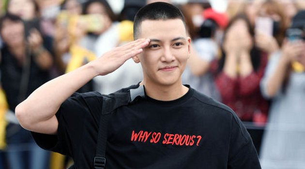 Jadi Tentara Paling Ganteng, Ji Chang Wook Pede Pamer Paha Saat Wamil