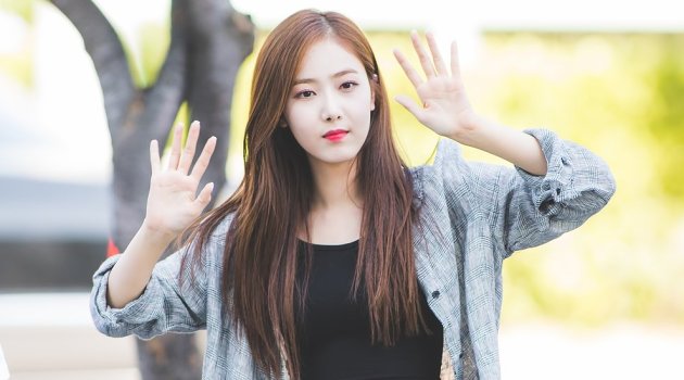 Sempat Jadi Sorotan, Ini Alasan SinB G-Friend Lambaikan Kaki ke Arah Fans