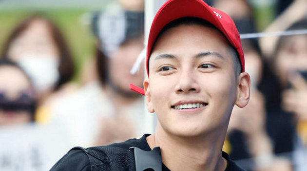 Intip Foto Ji Chang Wook Saat Raih Penghargaan Usai Rampungkan Pelatihan Dasar Wamil