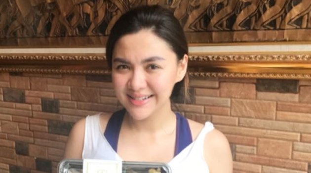 Gelar Acara Siraman Jelang Nikah, Begini Momen Haru Vicky 