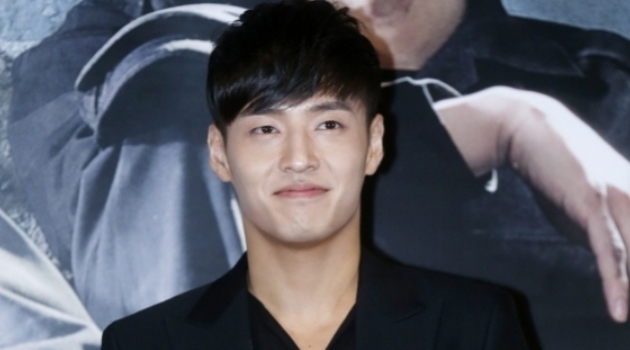 Bak Pecandu Narkoba, Kang Ha Neul Meringkuk dengan Wajah Kelam di Poster 'Forgotten'