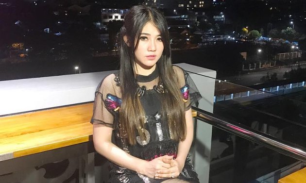 Via Vallen Dapat Kado Cincin Berlian Saat Ultah Netter Via Vallen Dapat Kado Cincin Berlian Saat Ultah Netter