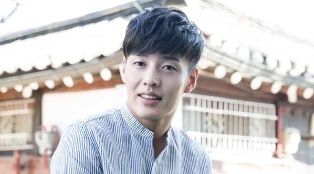 Sapa Fans Lagi, Kang Ha Neul Makin Manly Berseragam Tentara Saat Wamil
