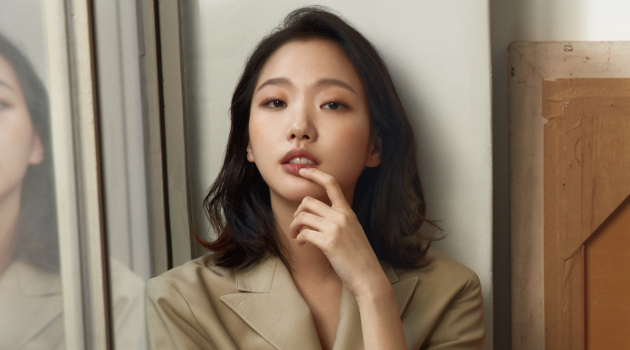 Tampil Menawan dengan Gaya Sederhana, Kim Go Eun Pede Jadi 