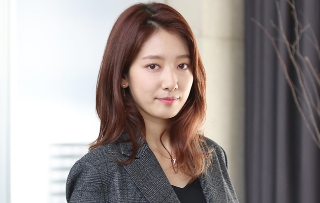 Siap-Siap Terpesona Cantiknya Park Shin Hye Saat Syuting 'Temperature of Love'
