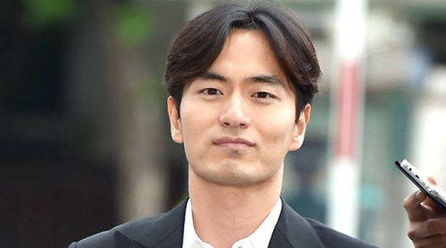 Film Perdana Usai Skandal Tahun Lalu, Lee Jin Wook Gabung Soo Ae di 'High Society'