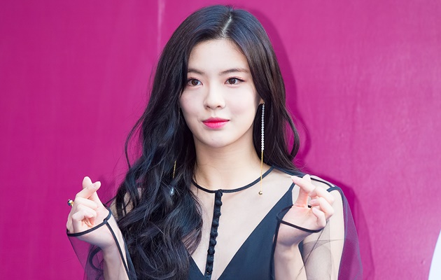 Berbalut Pakaian Hangat, Lee Sun Bin Cantik Berangkat ke Bali