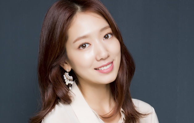 Melempem di Box Office, Park Shin Hye Tetap Semangat Promosi 'Heart Blackened'
