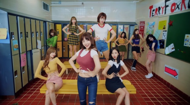 Twice Diduga Beri Petunjuk Lagu Baru di MV 'Likey', Bakal Rilis Repackage?