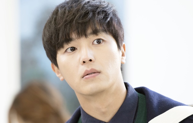 Yeon Woo Jin Dandan Cupu Berkacamata di 'Nothing to Lose 